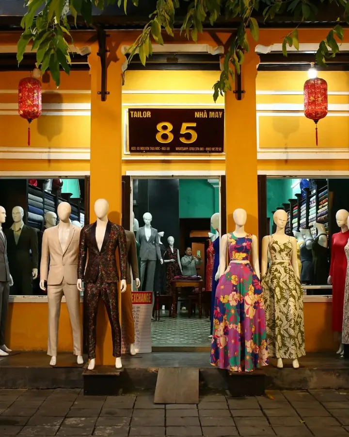Áo khoác treo tại tiệm